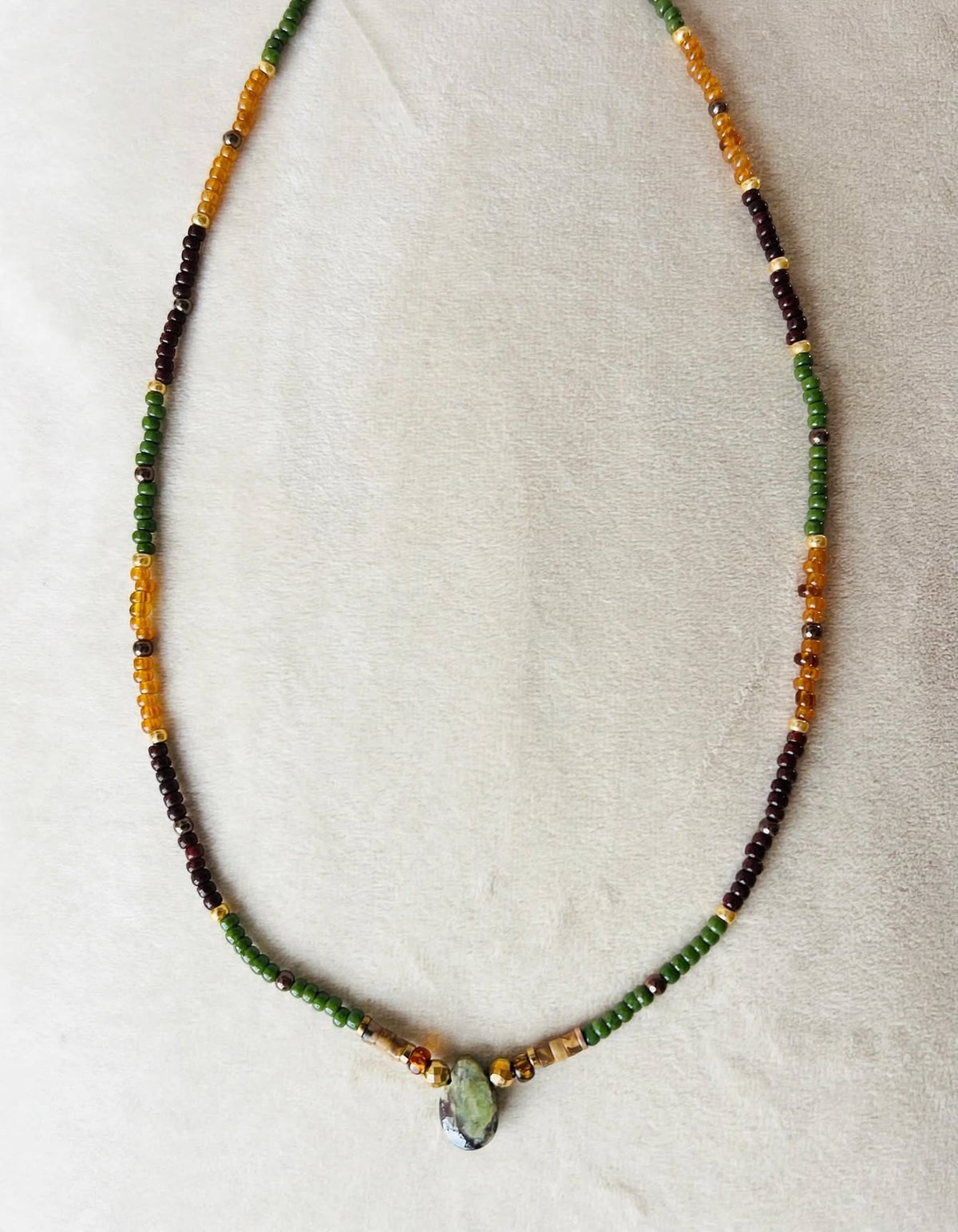 AMBRE collier haut de décolleté ou 3 tours poignet
